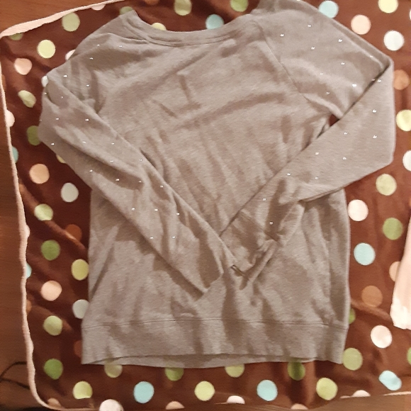 2 long sleeve shirts - Picture 5 of 8